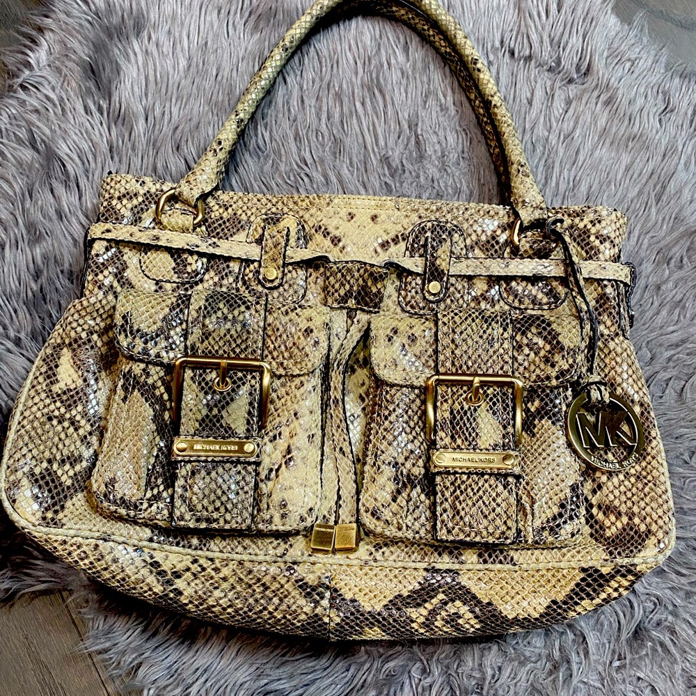 NWT MICHAEL KORS SNAKESKIN PRINT PURSE.